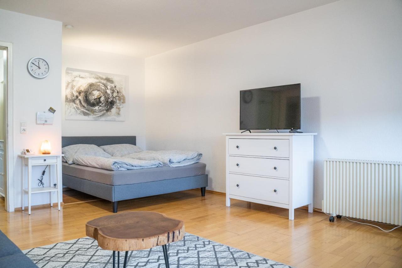 Apartment Und Wg-Doppelzimmer Sonnenhalde Tubinga Esterno foto