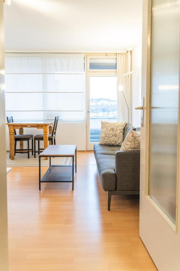 Apartment Und Wg-Doppelzimmer Sonnenhalde Tubinga Esterno foto