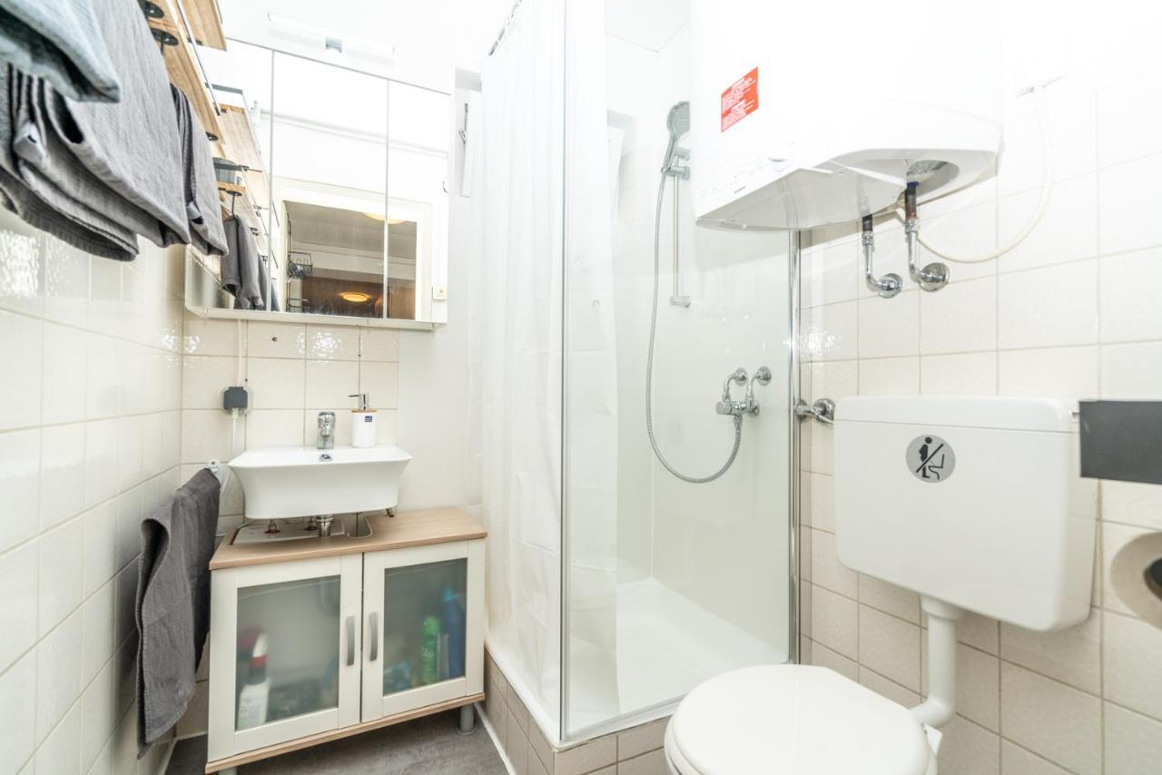 Apartment Und Wg-Doppelzimmer Sonnenhalde Tubinga Esterno foto
