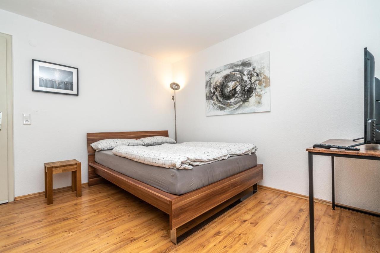 Apartment Und Wg-Doppelzimmer Sonnenhalde Tubinga Esterno foto