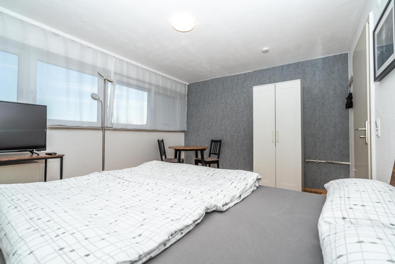 Apartment Und Wg-Doppelzimmer Sonnenhalde Tubinga Esterno foto