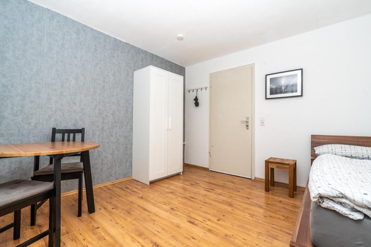 Apartment Und Wg-Doppelzimmer Sonnenhalde Tubinga Esterno foto
